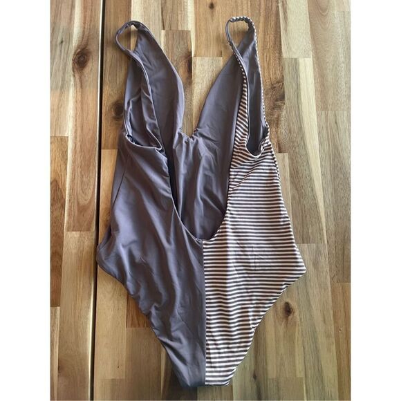 FREE PEOPLE KIKIRIO BEACH MEL PLUNGE REVERSIBLE ONE PIECE SWIMSUIT - Picture 4 of 6